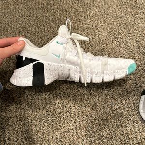 Nike Women’s Metcon 5 ‘White Emerald Rise’ size 8